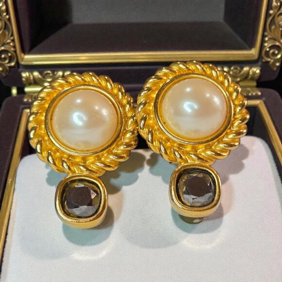 GIVENCHY Vintage 80's Gold Pearl & Hematite Clip-on Earrings - Picture 5 of 5